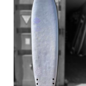 La Brainchild est une planche polyvalente offrant des performances dignes d'un shortboard.